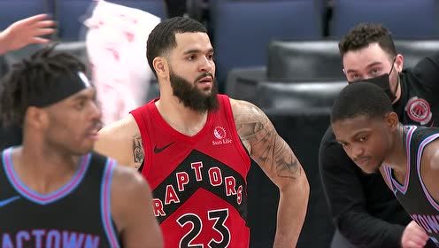 更衣室里有 更衣室里有